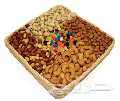 زيت وزيتون مكبوس ومخللات وزعتر وجبنة أغنام وحلويات ومكسرات